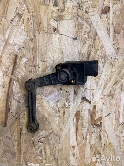 Датчик высоты дорожного просвета Porsche Cayenne