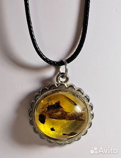 Подвеска с янтарём