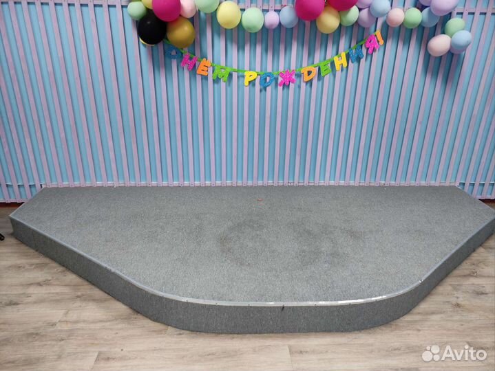 Сцена и фотозона