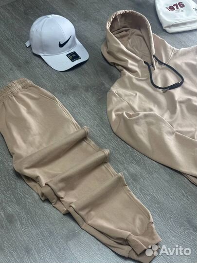 Новый женский спортивный костюм