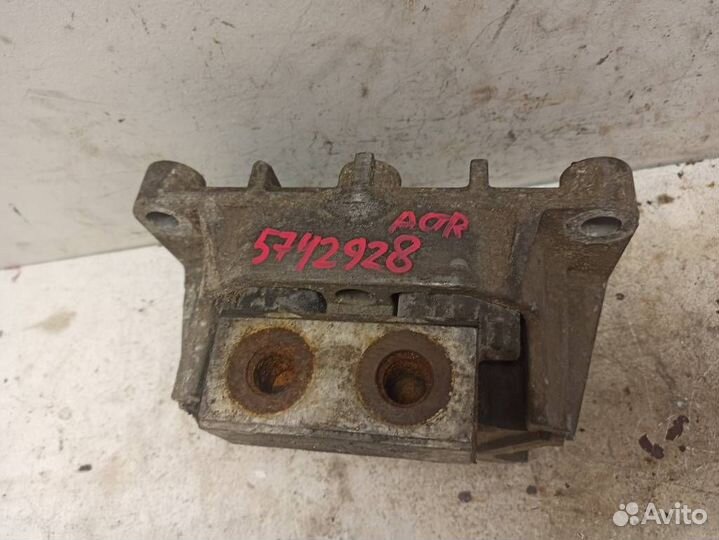 Опора двигателя Мерседес