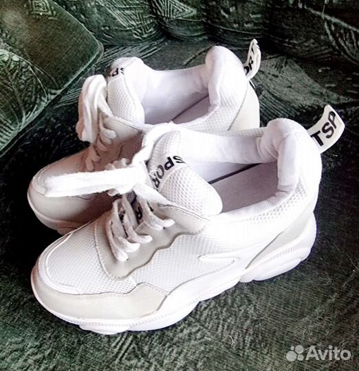 Кроссовки женские