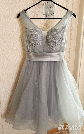 Нарядное женское платье 42 44