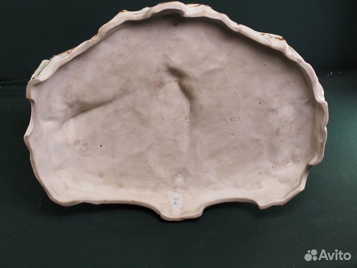 Фарфоровая статуэтка 