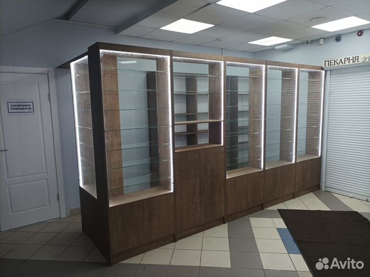 Витрины торговые стеклянные, стеллажи
