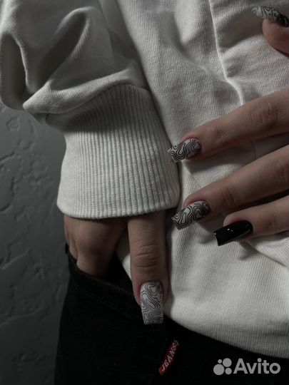 Модель на маникюр