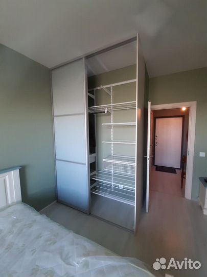 Двери купе с матовым стеклом