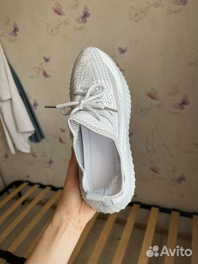 Кроссовки новые