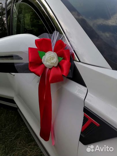 Свадебные украшения на машину