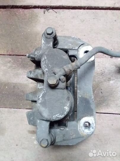 Суппорт передний правый Honda Accord 8 2.4л