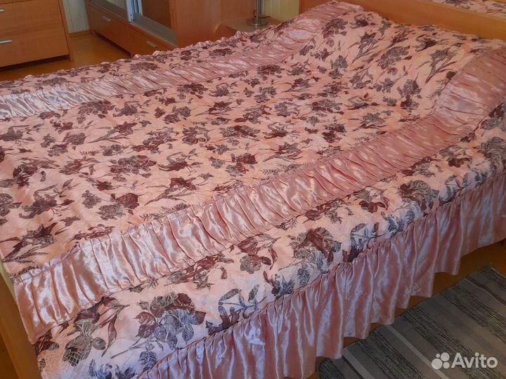 Розовое покрывало с цветами для кровати 160*200