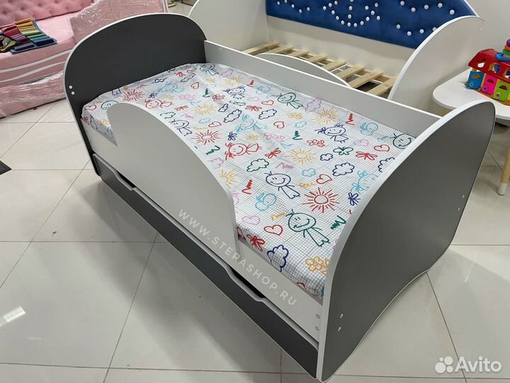Детская кровать с ящиком и бортиком