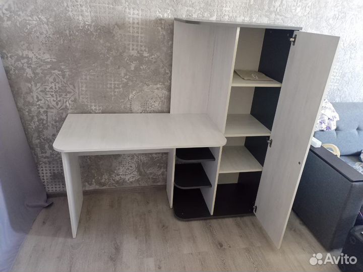 Стол с пеналом