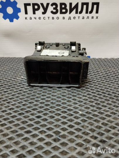 Дефлектор обдува салона левый Volvo FH4 82165759