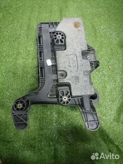 Корпус аккумулятора 1K0915333D Volkswagen Passat b