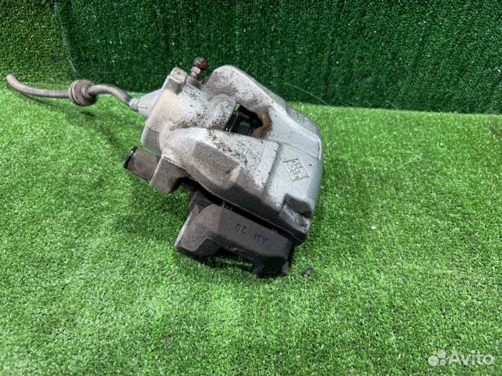 Суппорт тормозной передний левый Renault Duster