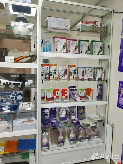 Продам витрины стеллажи