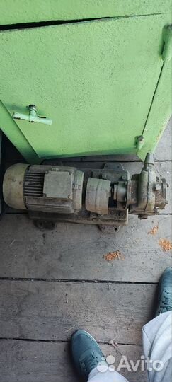 Двигатель асинхронный с насосом в сборе