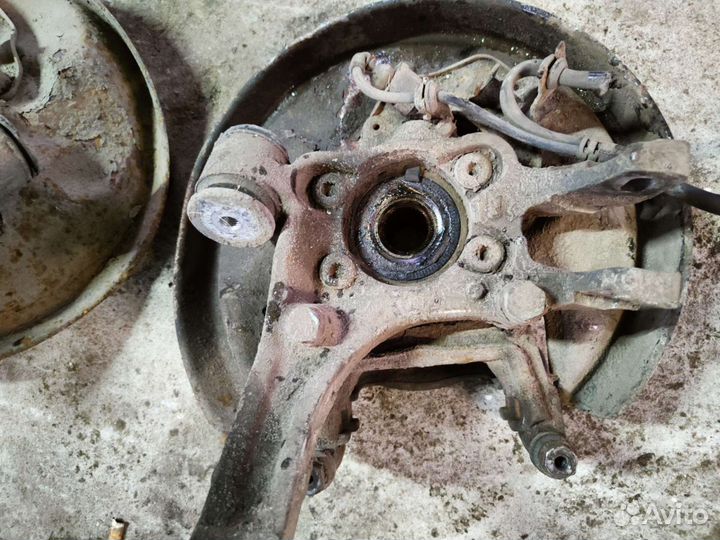 Ауди а8 д3 Кулак поворотный задний прав