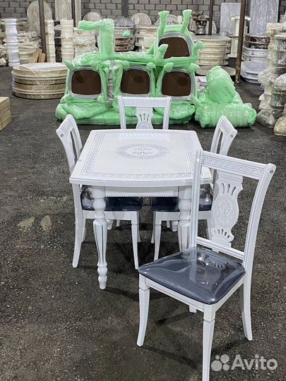 Столы и стулья