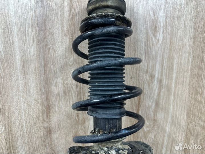 Амортизатор подвески передний правый Skoda Fabia