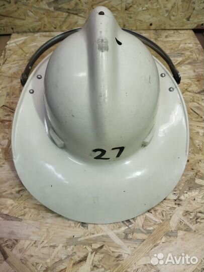 Каска пожарного старая