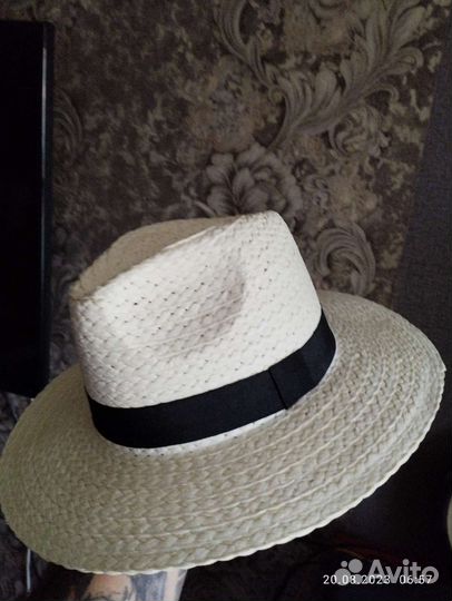 Соломенная шляпа федора