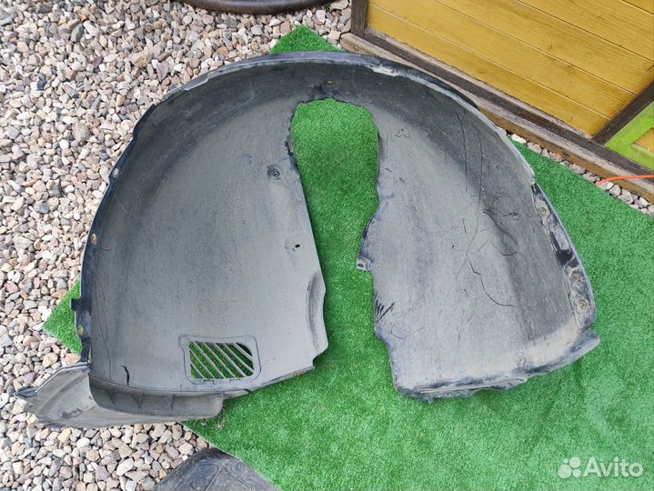 Подкрылок передний левый Skoda octavia a8