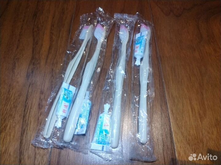 Одноразовые зубные щётки в комплекте с пастой