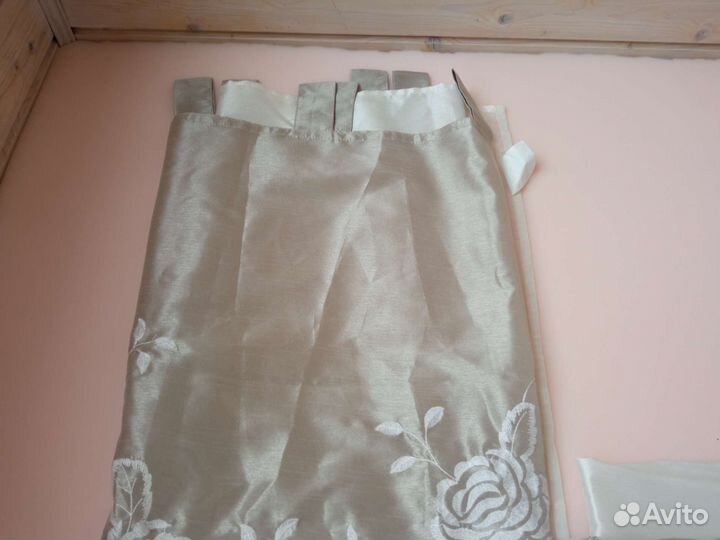 Шторы с вышивкой розы серо-бело-бежевый на петлях