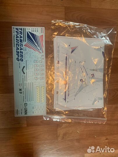 Модель самолета 1/144 Boeing 777-300