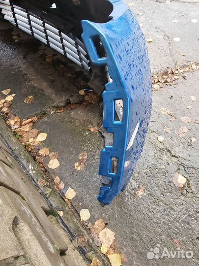 Передний бампер, левая фара Renault Kaptur