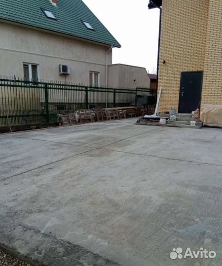 Заливаем отмостки, фундамент, площадки