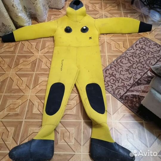 Сухой гидрокостюм