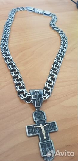 Серебряные цепи и кресты