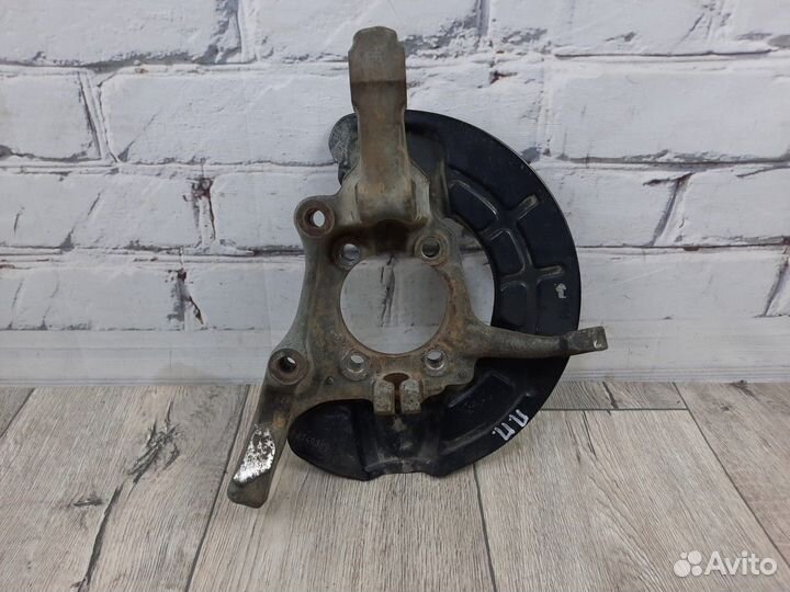 Кулак поворотный передний правый C70 С70 Ц70 C 70