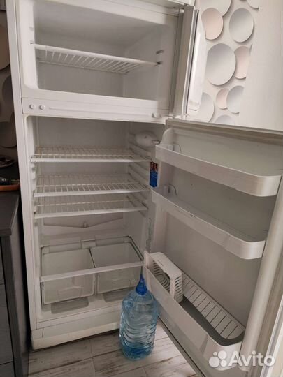 Холодильник бу indesit