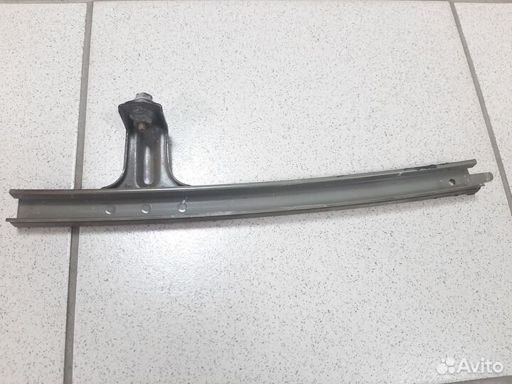 Направляющая стекла передняя левая Rav4 40 2012-19