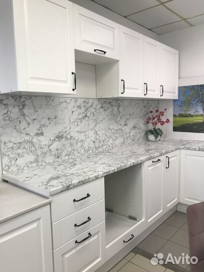 Кухня белая угловая новая