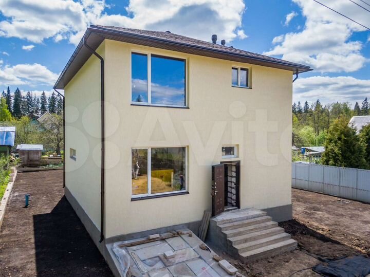 Дом 240 м² на участке 6 сот.