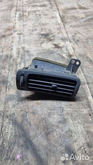 Дефлектор обдува салона левый Toyota Vista V30