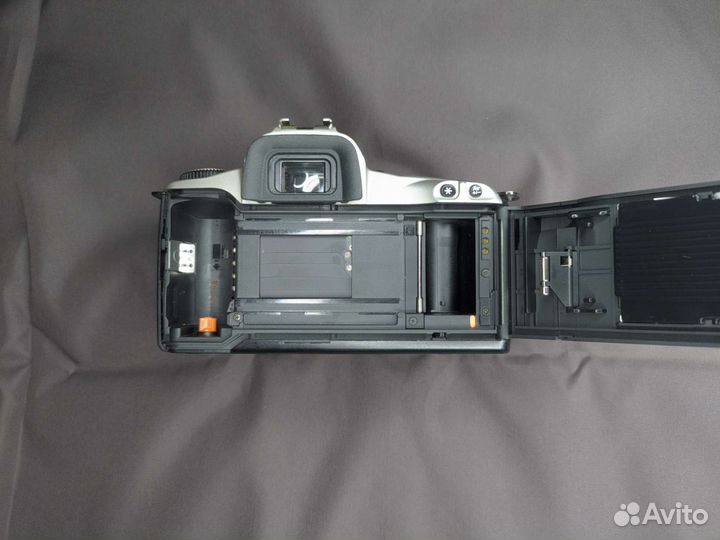 Плёночный фотоаппарат Canon EOS 300