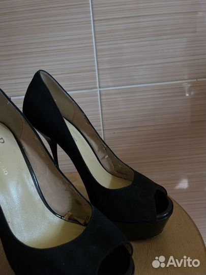 Туфли женские на высоком каблуке