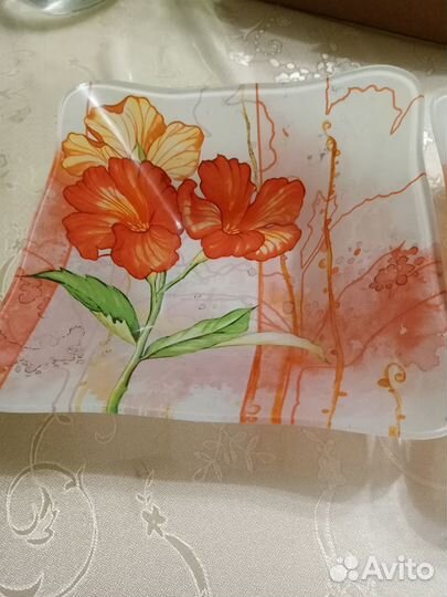 Салатник и тарелки бернадотт