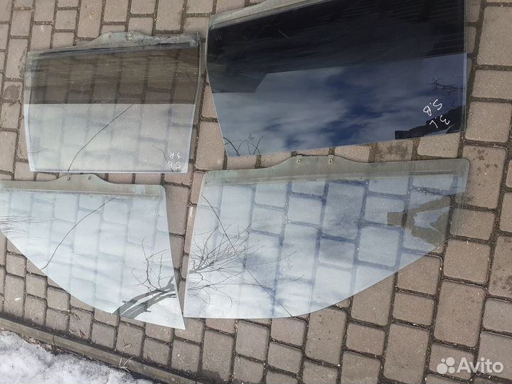 Стекла дверей на Mitsubishi Space Wagon