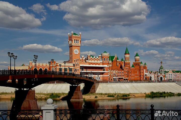 Репродукции видов Йошкар-Олы на холсте в багете