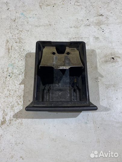 Пепельница Nissan Almera N15