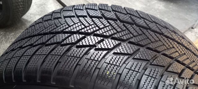 Bridgestone Blizzak LM-001 275/45 R20 110V
