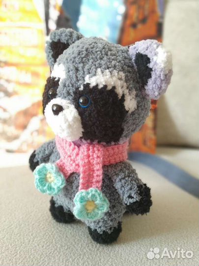 Вязаная игрушка енот