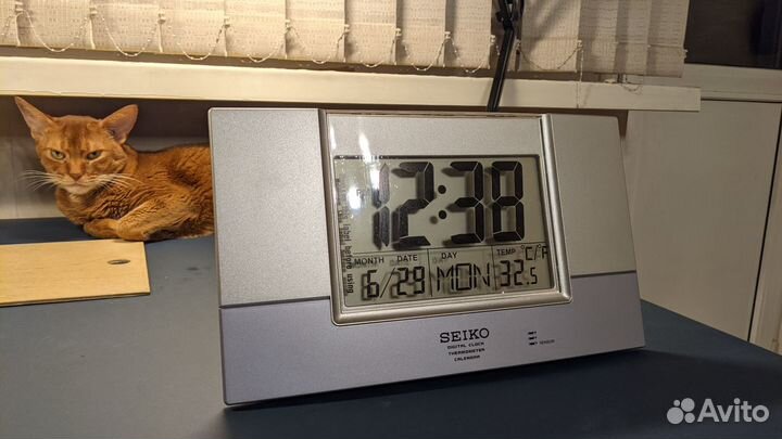 Настольные электронные часы Seiko QHL001S